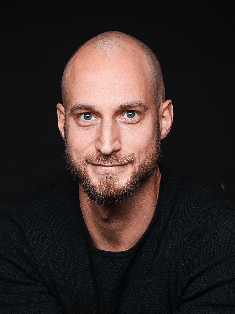 Portr&auml;t von Felix Kloos, Heilpraktiker f&uuml;r Physiotherapie